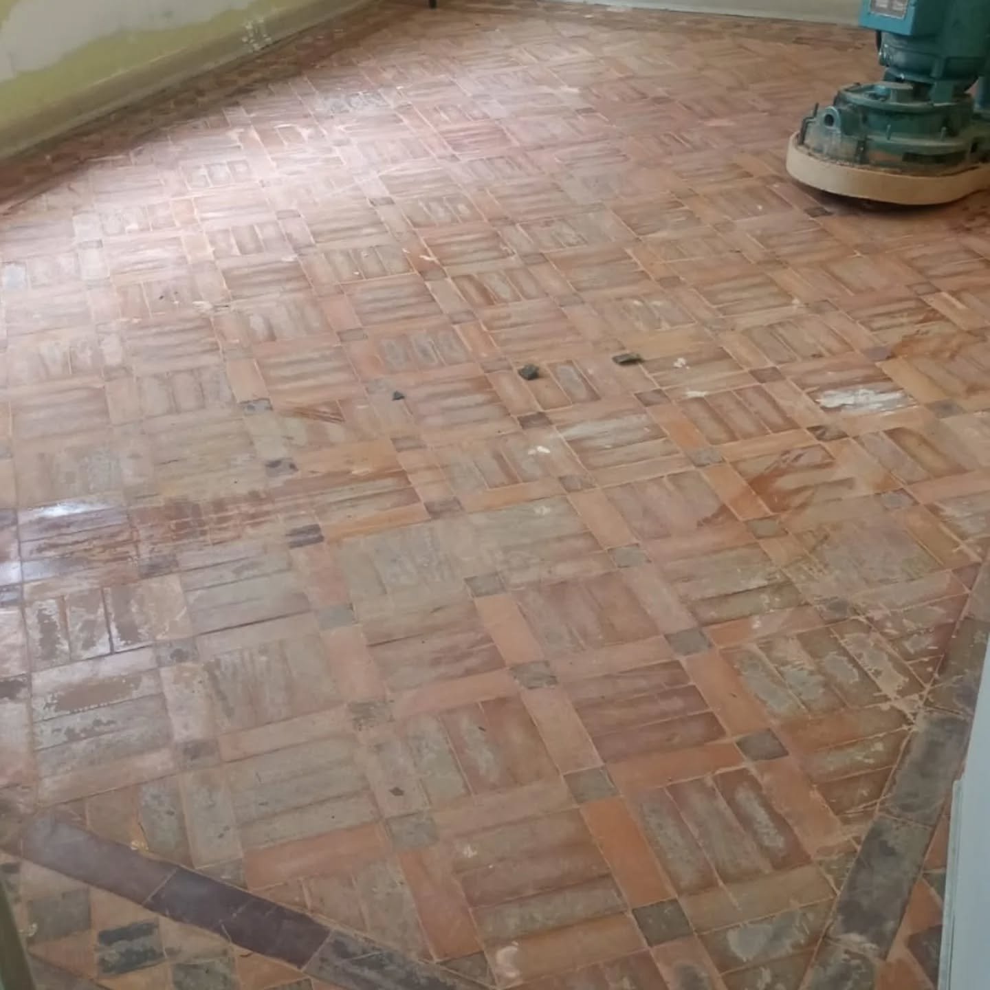 Antes: Restauração de Piso de Madeira - Desgastado